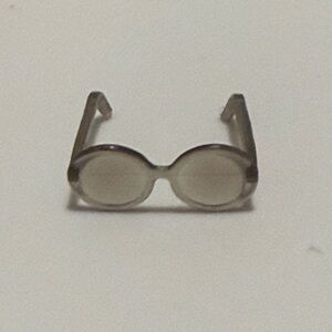 Barbie grey round sunglasses 2000’s